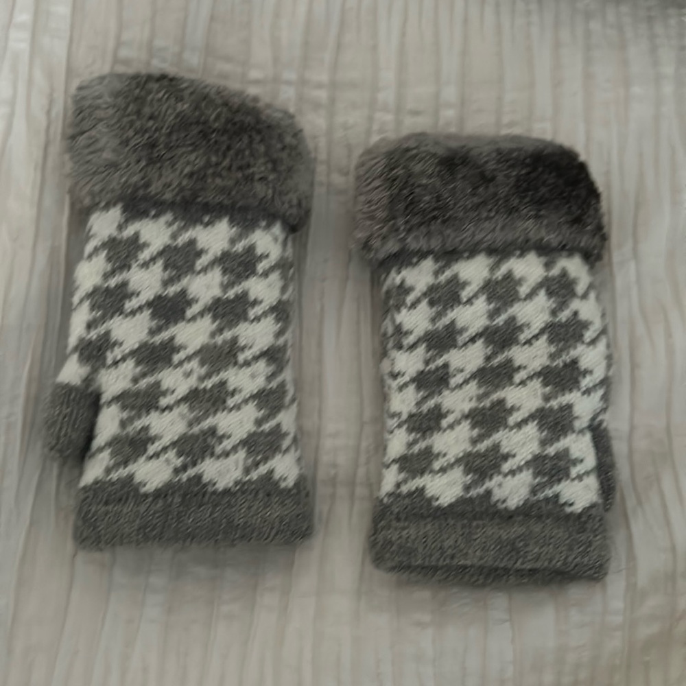 FINGERLESS GLOVES. FURRY SOFT INSIDE.  NEW